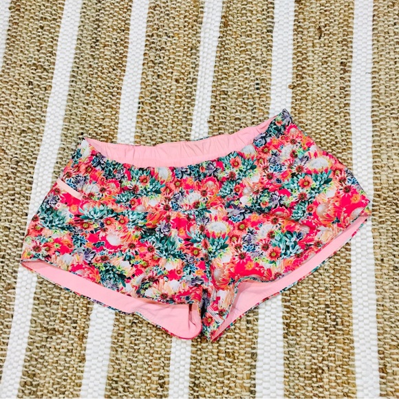 Lululemon hottie hot shorts reversible floral flowers blush pink sports … - Picture 5 of 10